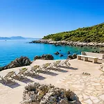 Maistro Vila Sivota